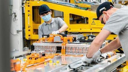 奔驰加速全球电池布局 新能源浪潮下的战略转型